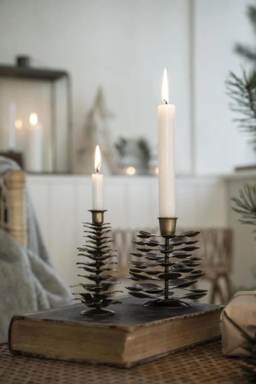 Metalowy świecznik szyszka