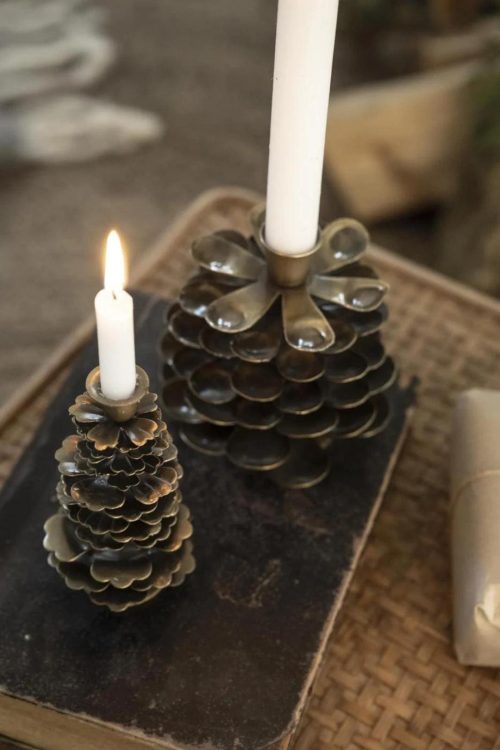 Metalowy świecznik szyszka