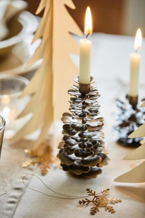 Metalowy świecznik szyszka