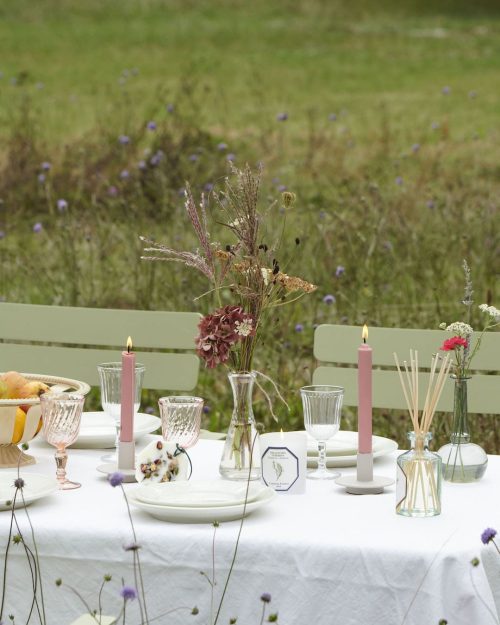 Carriere-Freres-2023-Tomato-Scented-Taper-Candles.-DamaskRoseBotanicalpalet.Tuberose-candle-3397690003303-3397698612545.jpg Zestaw pachnących świec Spearmint Carrière Frères