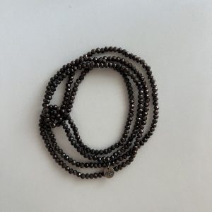 Ciemny naszyjnik z koralików