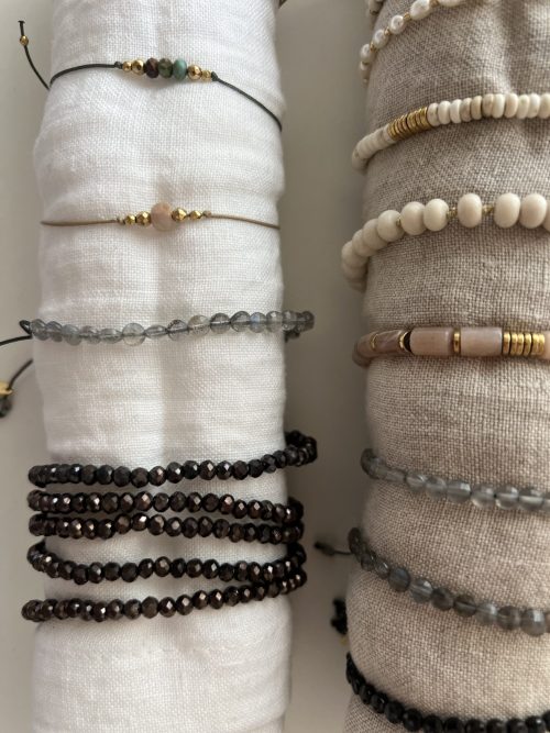 Ciemny naszyjnik z koralików