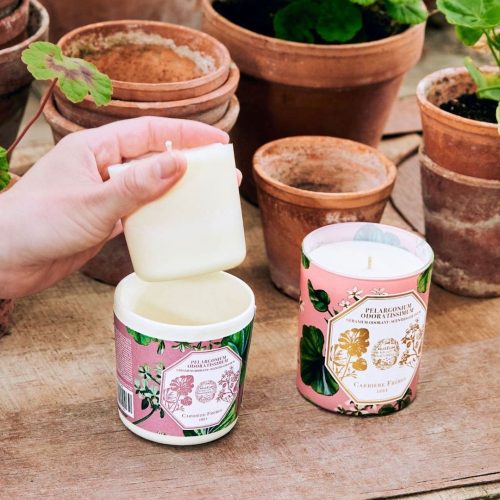 cf-pdp-bougie-geranium04-1600x1600-1.jpeg Uzupełniacz Geranium Carrière Frères