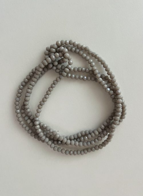 Naszyjnik z szarych koralików