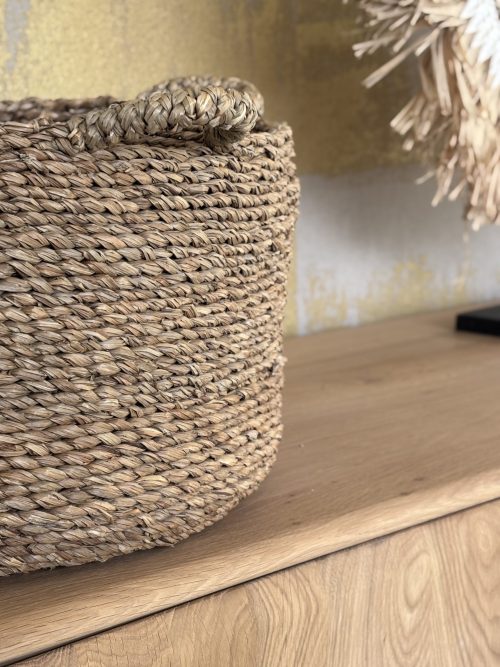 Kosz z trawy morskiej z czterema uchwytami